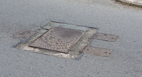 Manhole with ditched surround